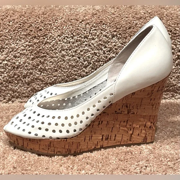 STEVE MADDEN VISIBLE WOMENS HEELS WEDGE SANDALS LEATHER WHITE SIZE 7 PEEP  TOE - Picture 4 of 11